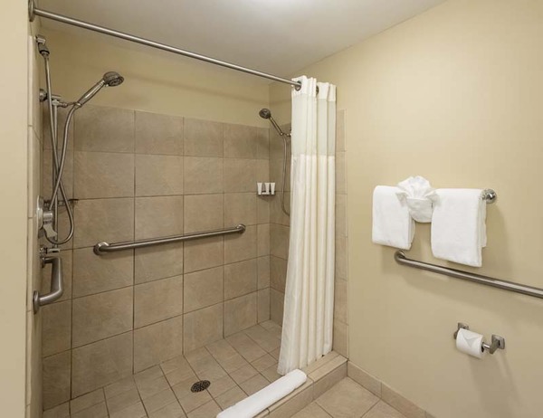 Vinifera Inn- ADA Accessible Reserve Room 204 Photo 2