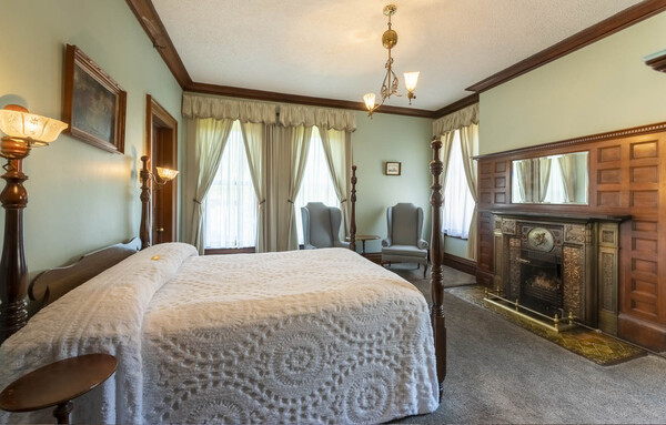 The Collins Room Photo 1