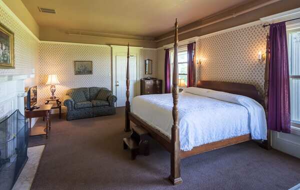 White Springs Manor- The Lee Room Photo 1