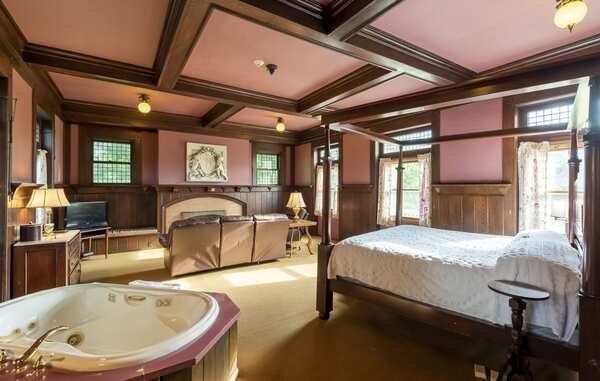 White Springs Manor- The Lewis Suite Photo 1