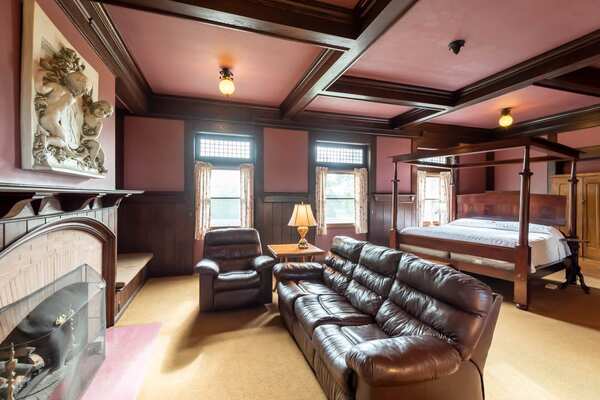 White Springs Manor- The Lewis Suite Photo 2