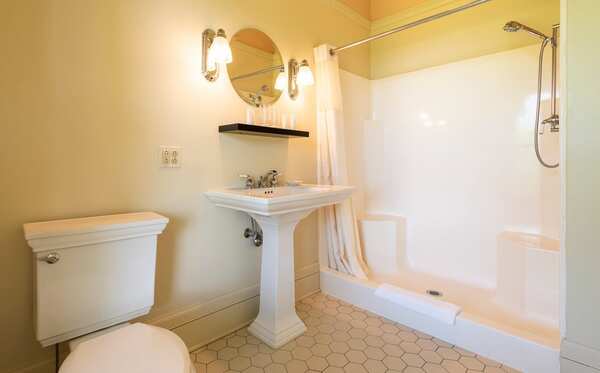 White Springs Manor- The Pond View Room Photo 2