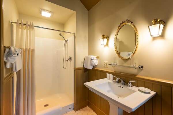 White Springs Manor- The West Room Photo 2